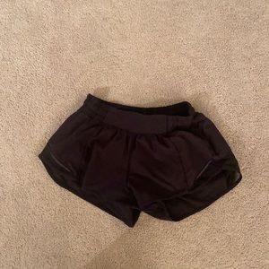 Lulu lemon 2.5” sport shorts
